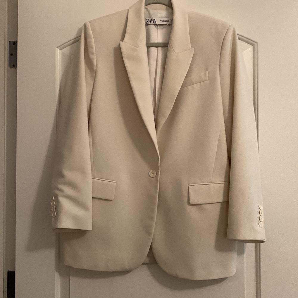 Blazer - Picture 6 of 7